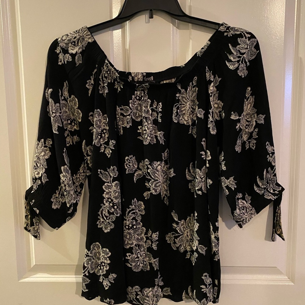 Beautiful black & white top